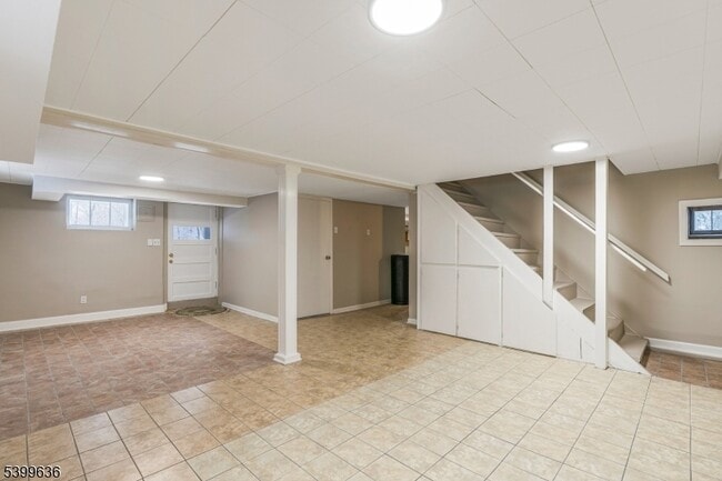 Building Photo - 111 King George Rd