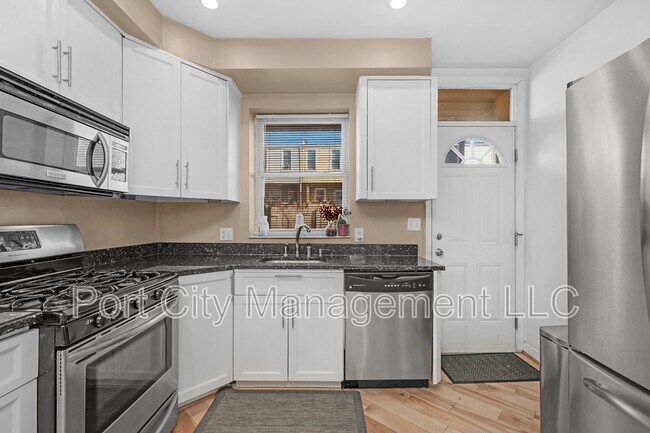 Building Photo - 341 S Macon St.