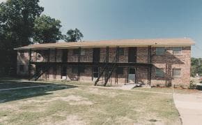 Primary Photo - Oak Manor Apartments