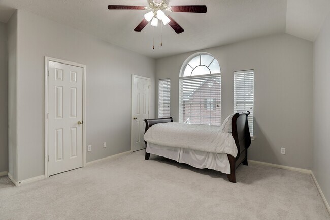 Building Photo - 1408 S Friendswood Dr