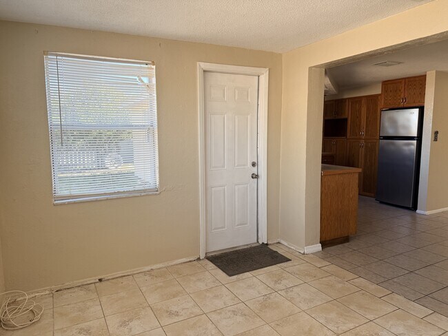 Building Photo - 7303 Deerfield Dr