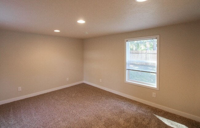 Building Photo - 860 Boxwood Ln SE