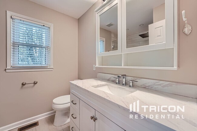 Building Photo - 1366 Oleander Dr SW