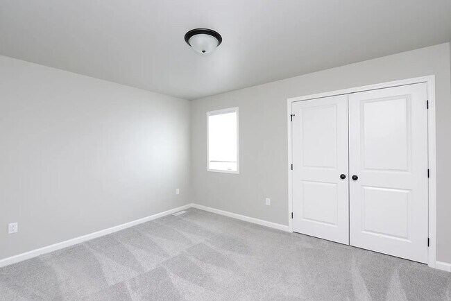 Building Photo - 2383 Eagle Vly Dr S