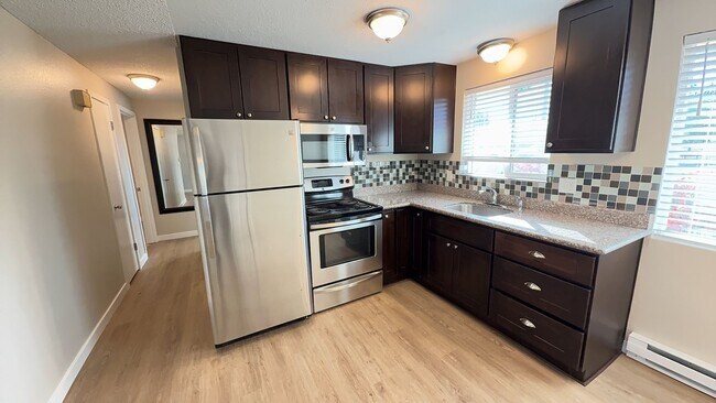 Building Photo - upgraded 2 bedroom 1 bath condo in downtow...