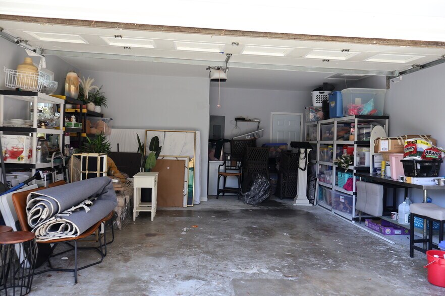 Building Photo - 3497 Castleton Hl