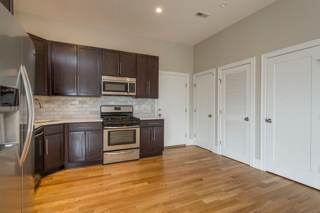 Building Photo - 261 W 2nd St