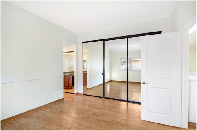 Building Photo - Beautiful Woodbridge Home!