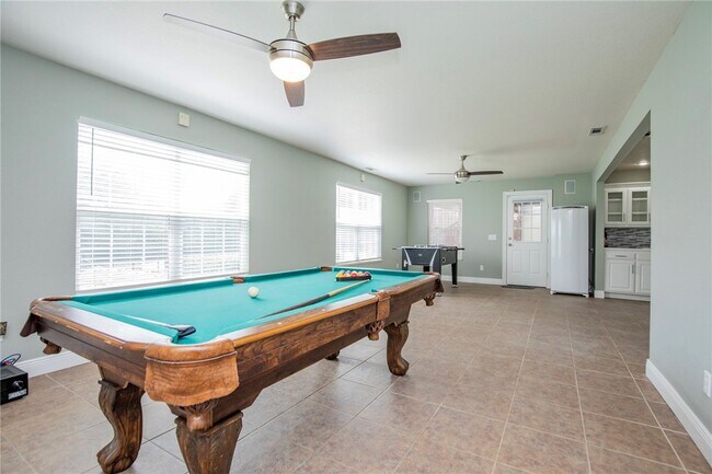 Building Photo - 14198 Rolling Hills Dr