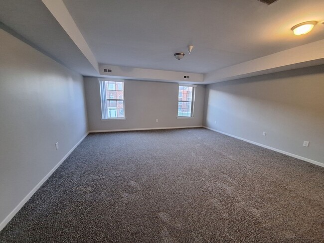 Building Photo - Amazing Shelby Twp Townhome