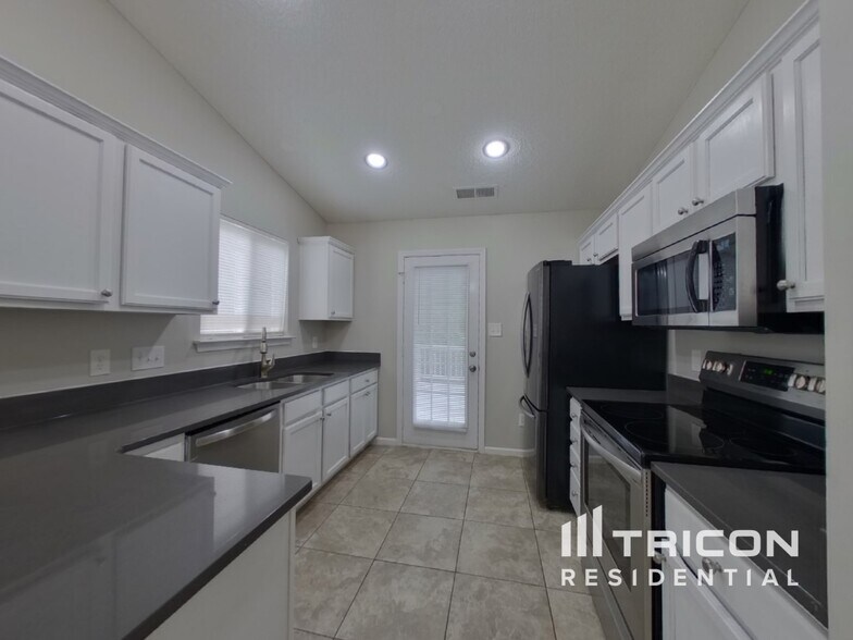 Building Photo - 3027 Salmon River Dr