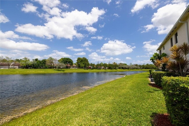 Building Photo - 345 NE 194th Ln