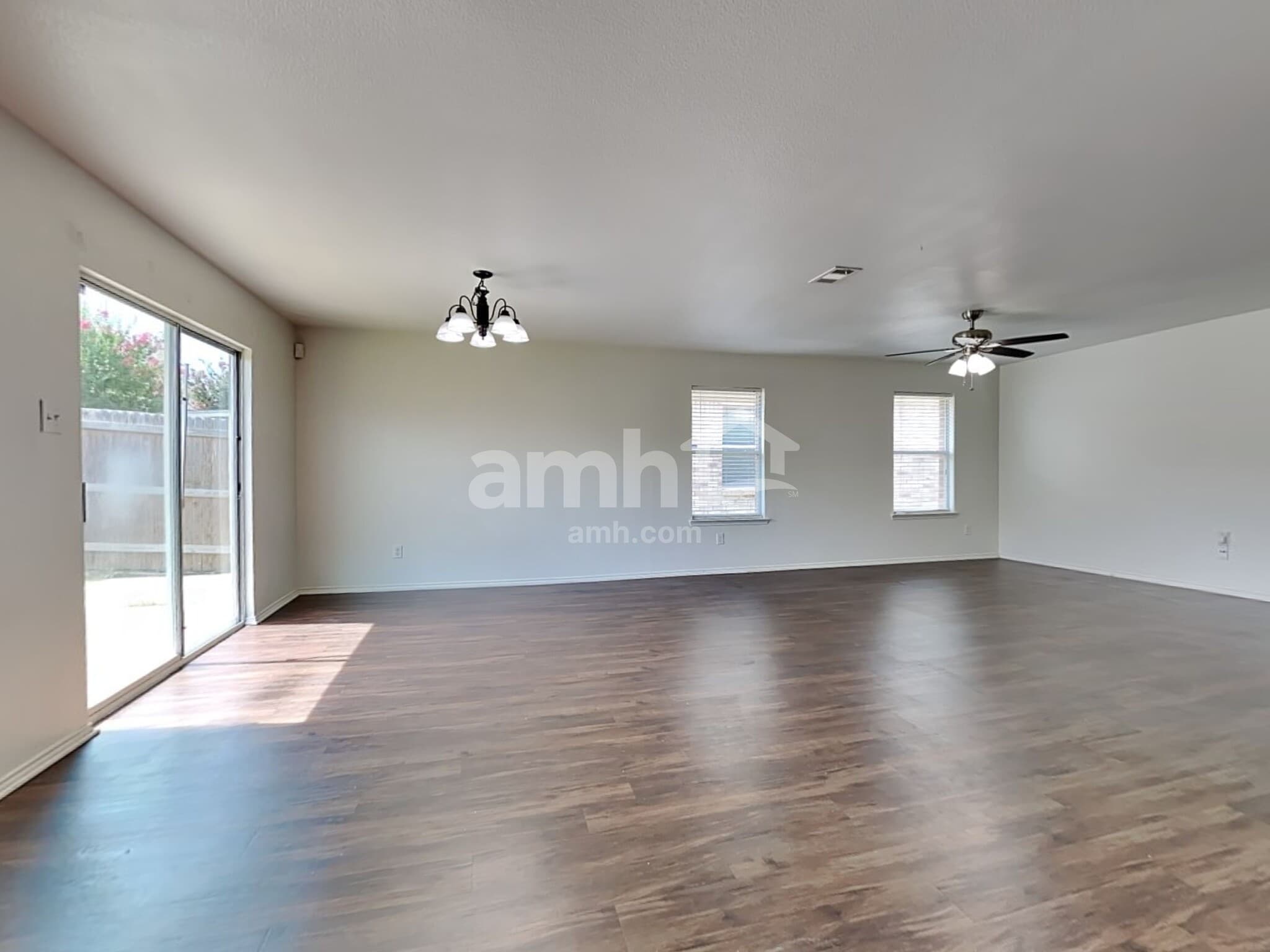 Building Photo - 813 Honey Dew Ln