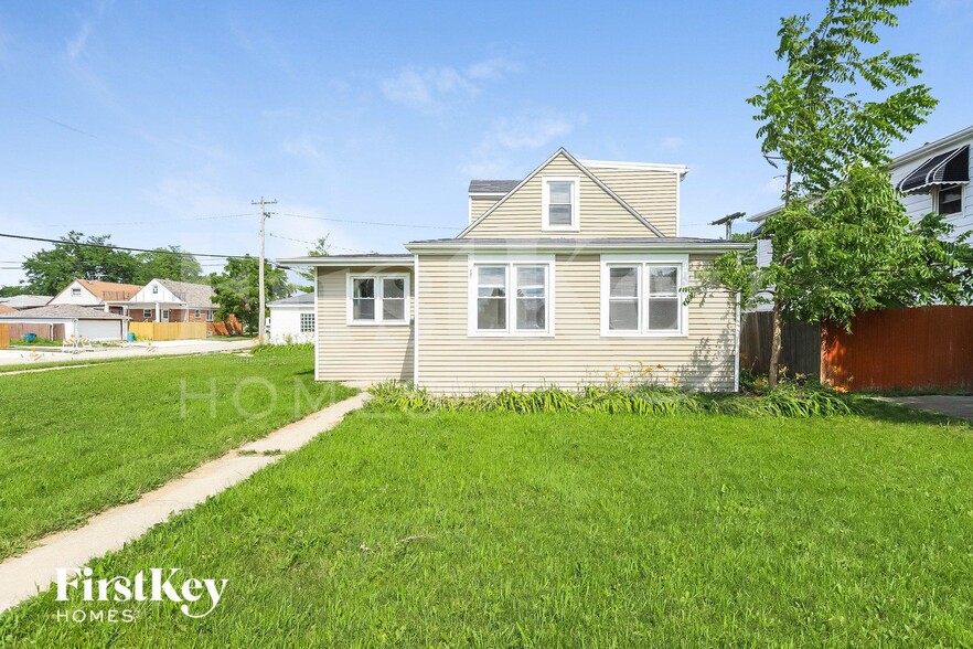 Building Photo - 7803 S Central Ave