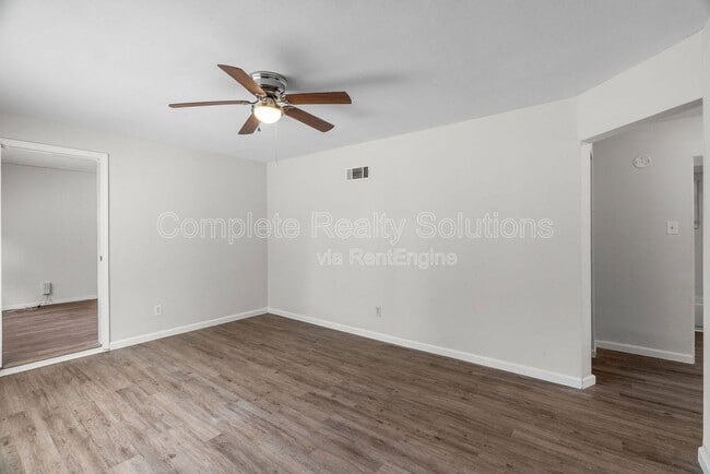 Building Photo - 9724 Dennis Dr