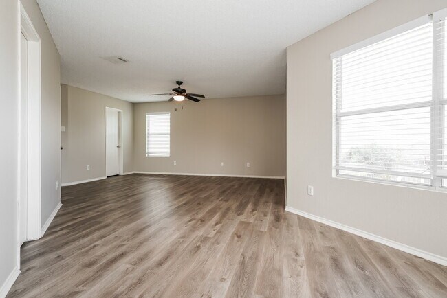 Building Photo - 316 Dakota Ridge Dr