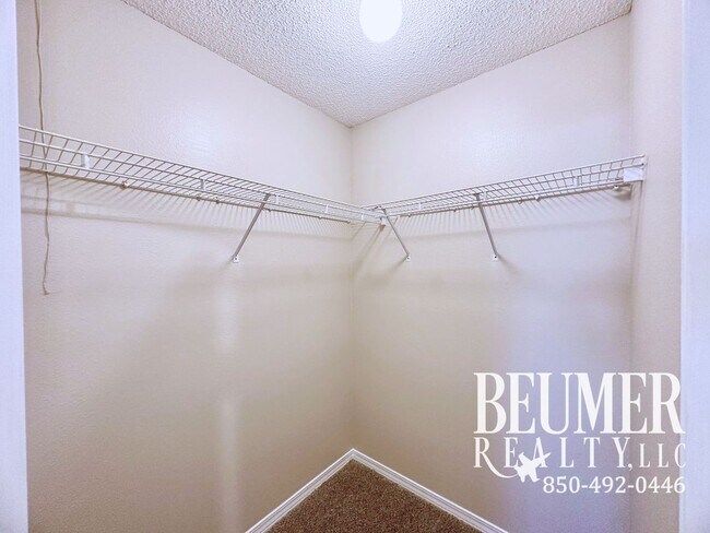 Building Photo - 3bd/2ba Home in Prime Location: Near Base, Close to Beaches!