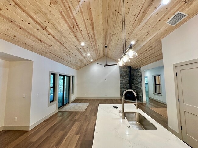 Building Photo - 10416 Harmony Ridge Rd