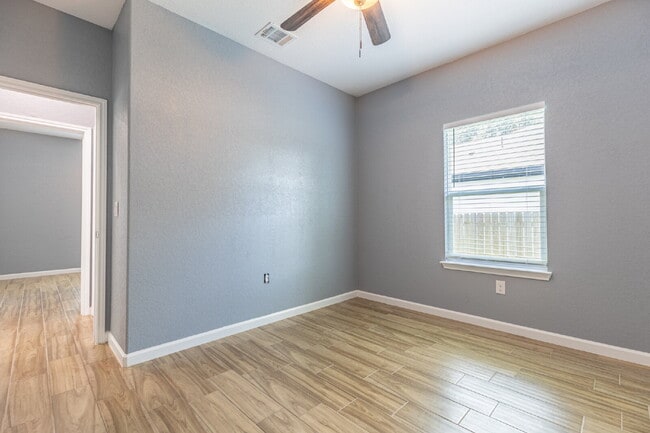 Building Photo - 479 Corliss