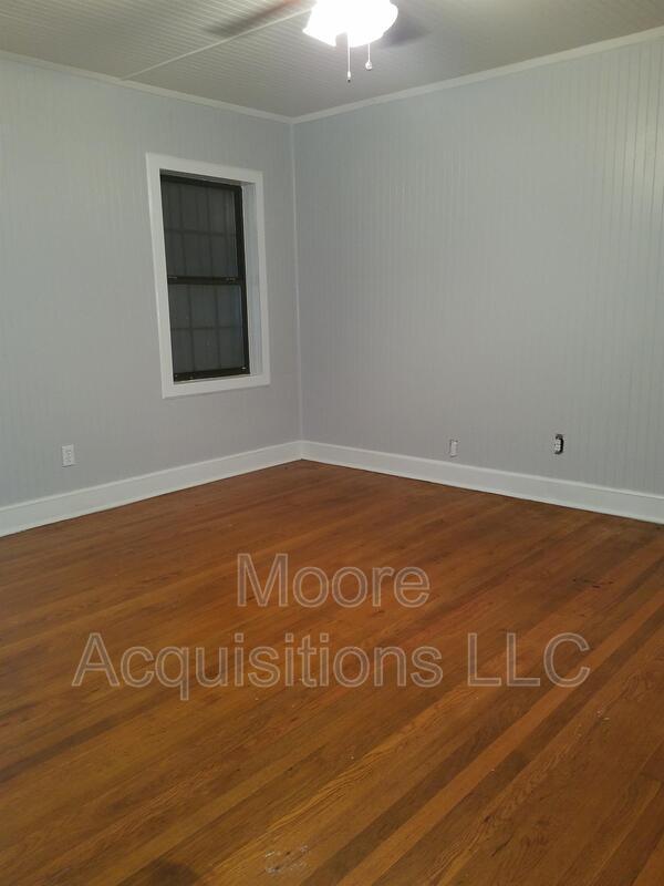 Building Photo - 221 Leonard Dr