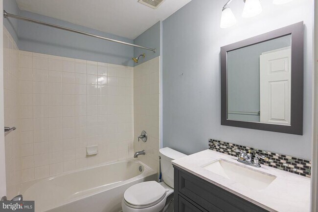 Building Photo - 9300 Summit View Way