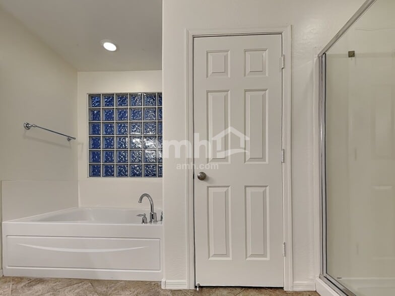 Building Photo - 4717 S Antonio