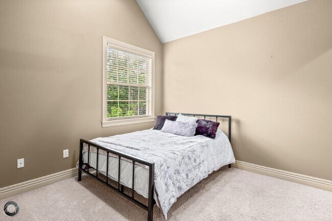 Building Photo - 5106 S Sloan Cir