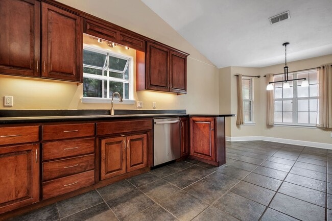 Building Photo - Killearn Estates 4 Bedroom Brick Home