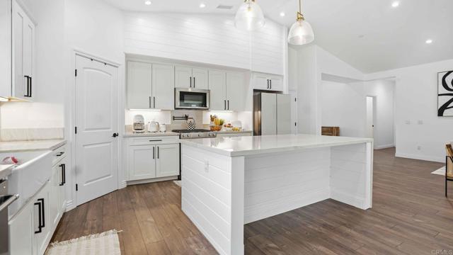 Building Photo - 9391 Los Coches Rd