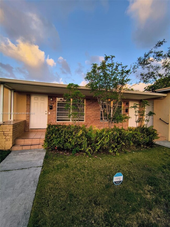 Primary Photo - 1225 SW 11th Ave