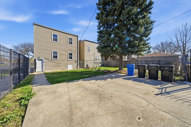 Building Photo - 4957 W Superior St