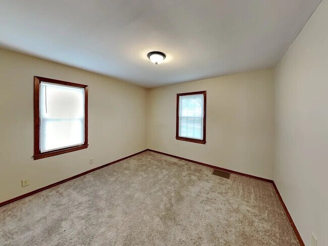Building Photo - 3532 Utah Ave S