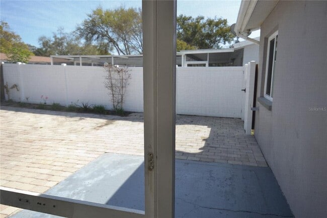 Building Photo - 746 Barbara St