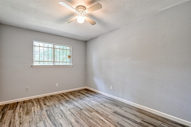 Building Photo - 8623 Valley Forest Dr