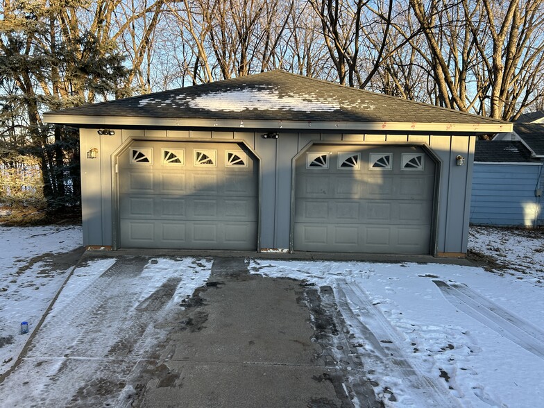 Garage Stall (right) - 5109 Washington St NE