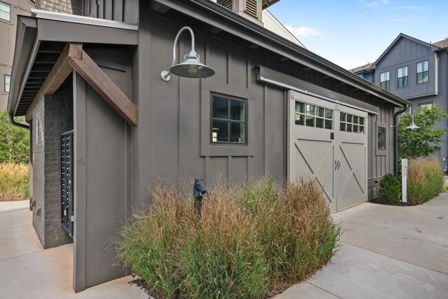 Building Photo - 121 Chestnut Cir