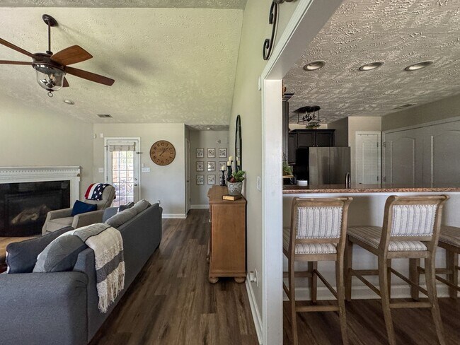 Building Photo - Beautiful 4 Bed 2 Bath Westgate Home with Community Amenities