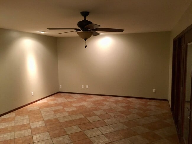 Building Photo - 5 Bedroom/2 Bath Home in amazing ASU Neighborhood