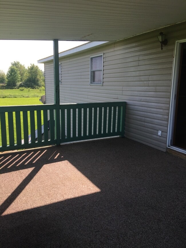 Building Photo - Beautiful secluded 4 bedroom 2.5 bath home with 2 stall detached garage and descent sized yard