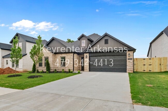 Building Photo - 4 Bed, 2 Bath Home