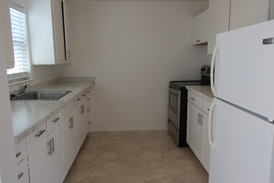 Building Photo - 1110 N Miller St