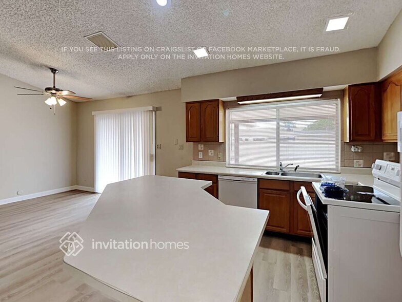 Building Photo - 18432 N 46th Ave