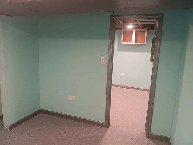 Building Photo - 5005 W Chicago Ave