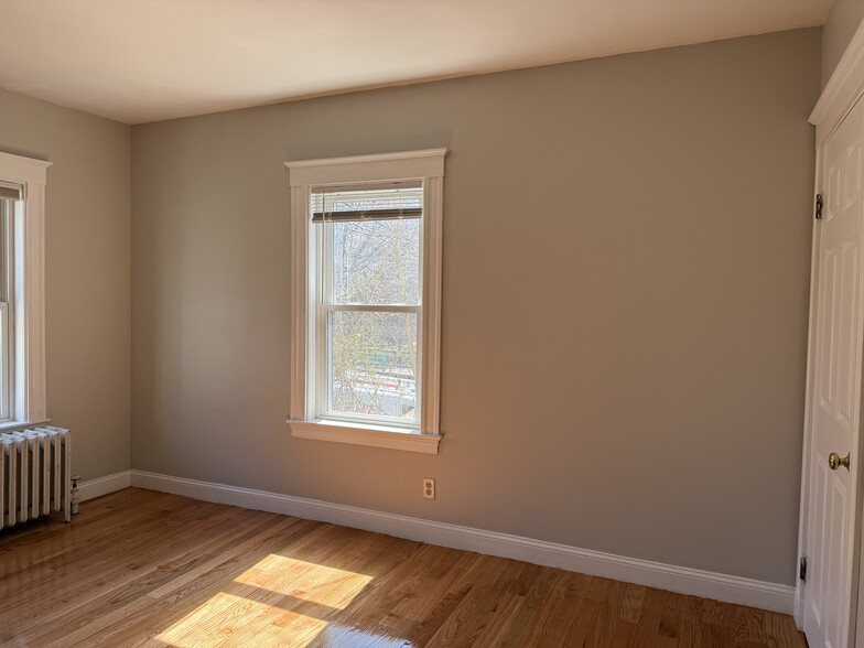 Building Photo - 65 Bacon St