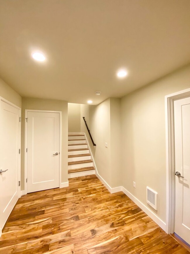 Building Photo - Built in 2017 – Stunning Modern Home for R...