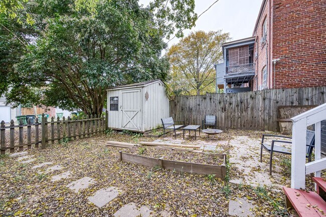 Building Photo - 3127 W Franklin St