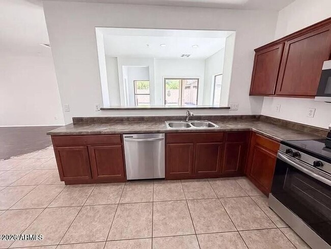 Building Photo - 934 E Overlin Dr