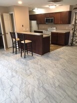 Building Photo - 3618 Pine Knoll Dr