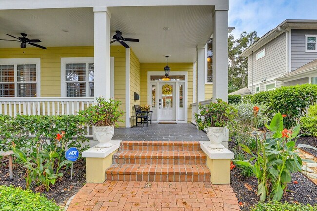 Building Photo - 166 21st Ave N