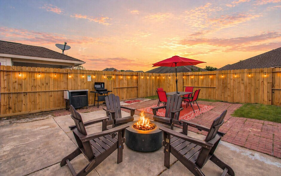 Building Photo - 7211 Crescent Mills Dr